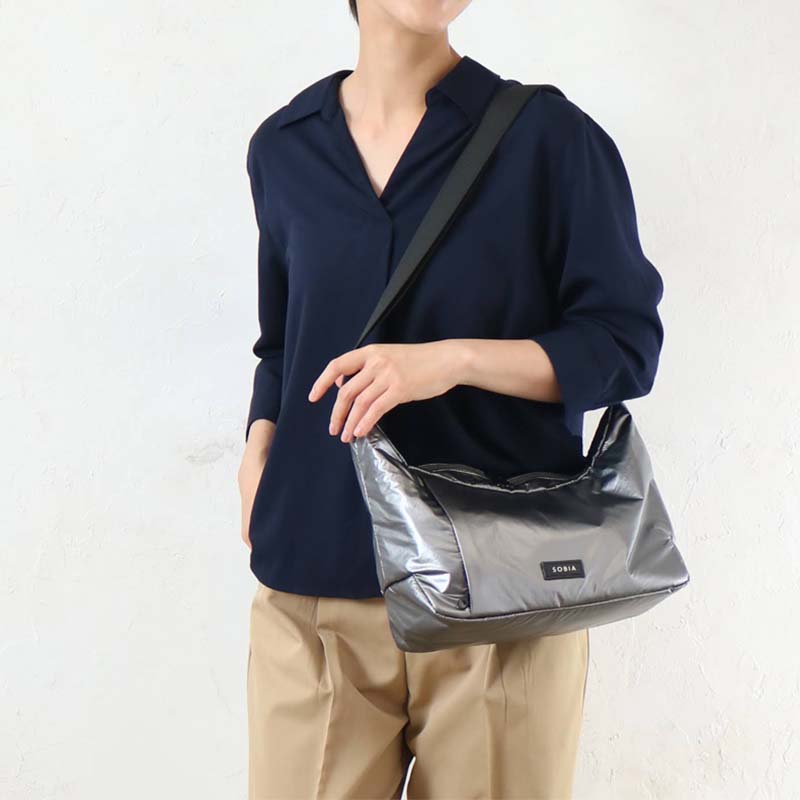 SOBIA  撥水パールグロウショルダー /ガンメタ